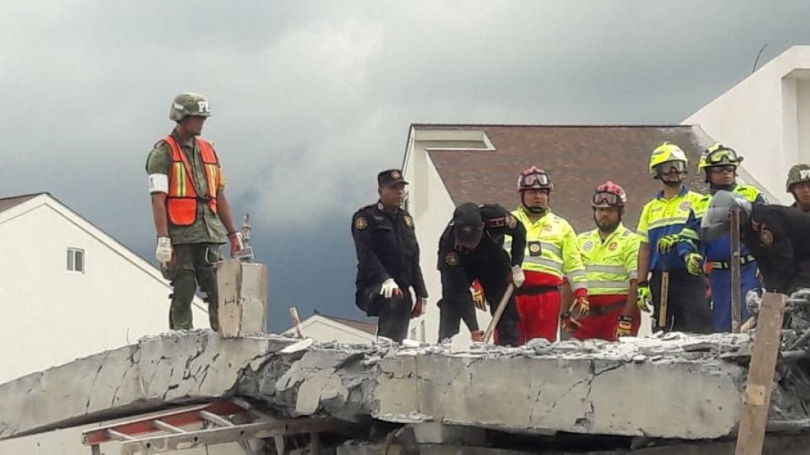 5 muertos tras derrumbe de construcción en Monterrey