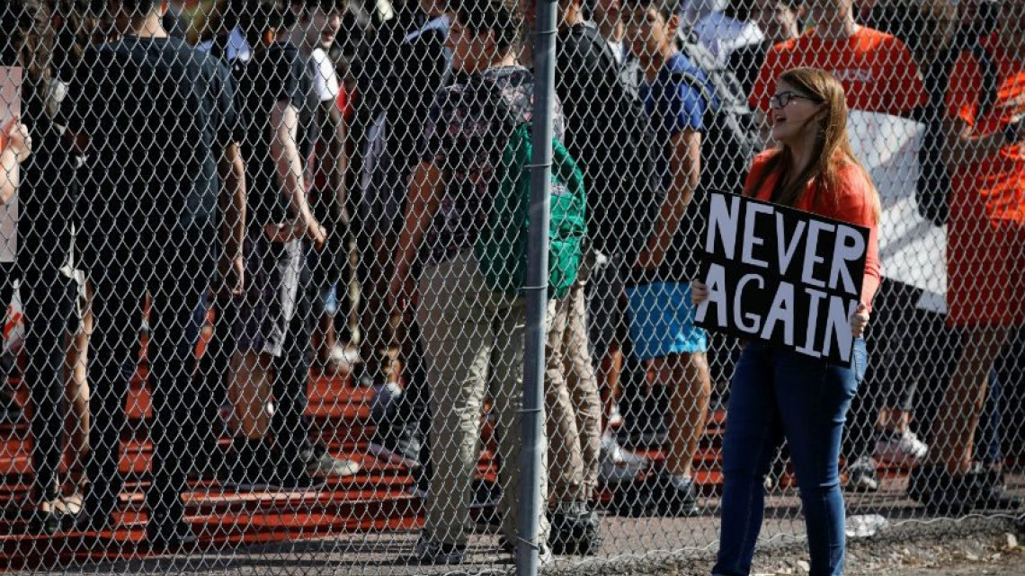 Sobrevivientes marchan por control de armas