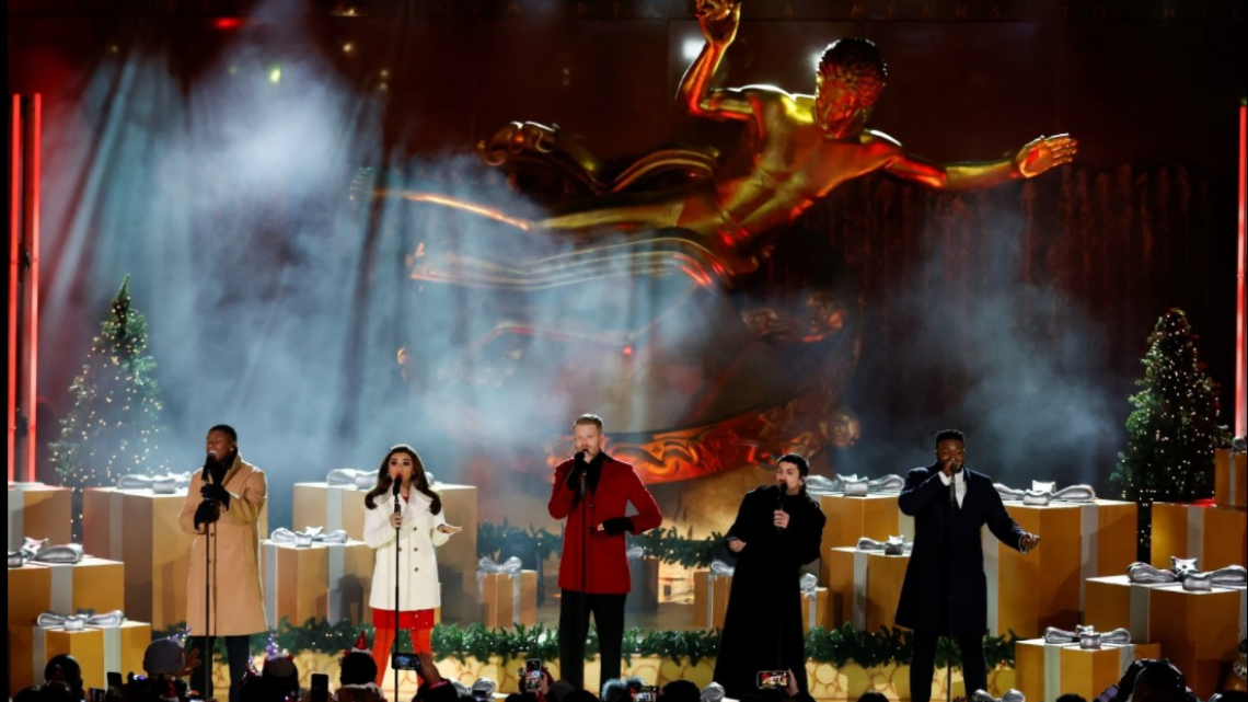 ¡Llegó la navidad! Encienden luces del tradicional árbol del Rockefeller