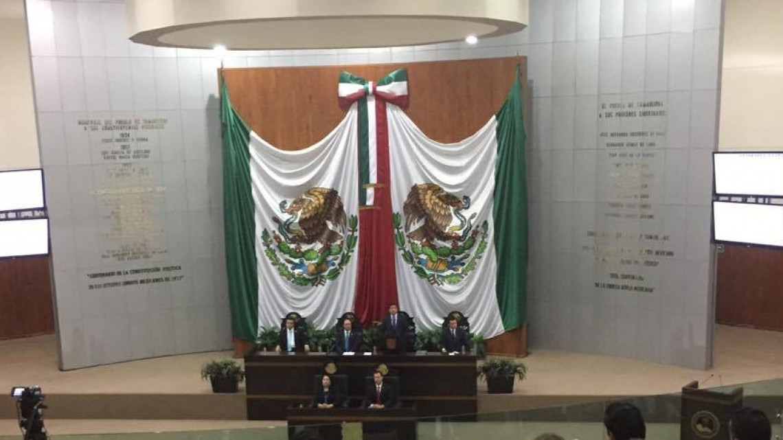 Asiste alcaldesa a informe del Gobernador