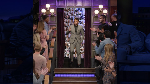 Chicharito se divierte en el show de James Corden 