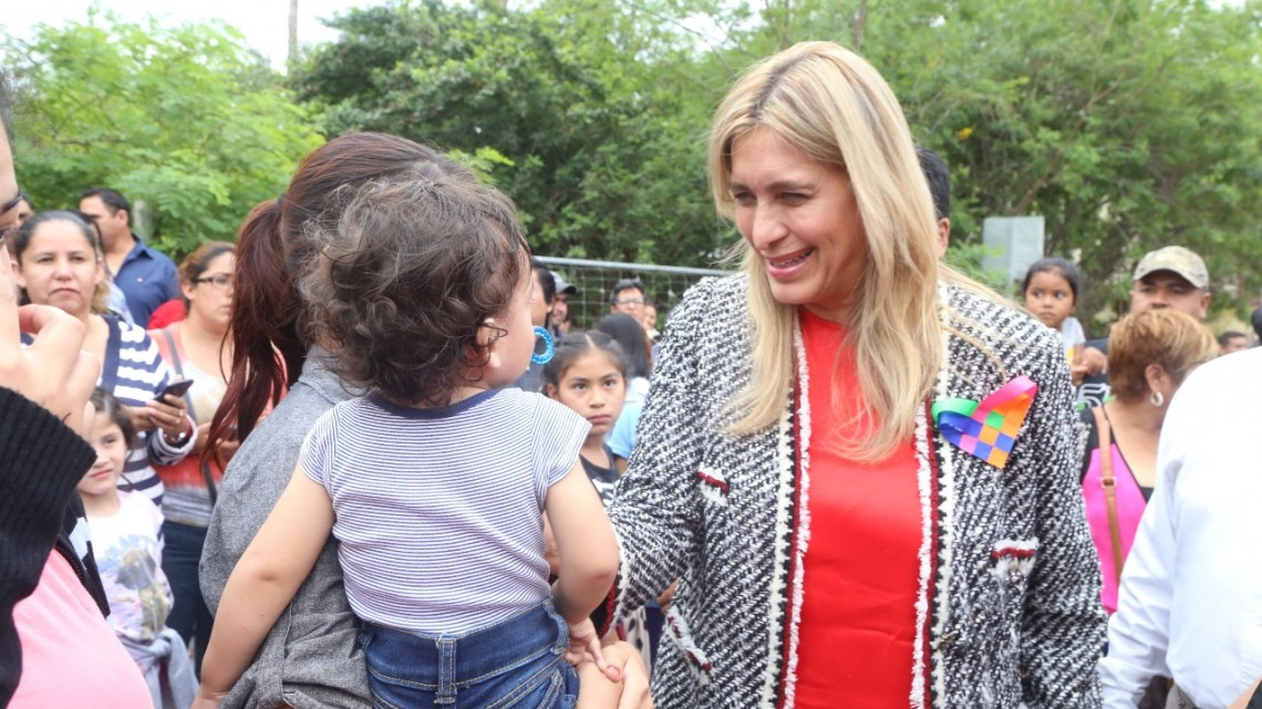 Inauguran pavimentación en colonia Almaguer