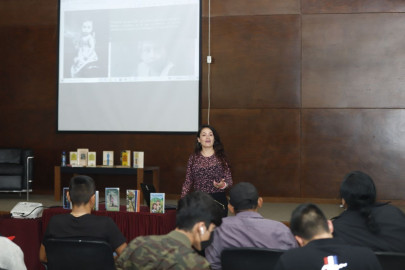 Charlan sobre la vida del periodista y escritor colombiano Gabriel García Márquez