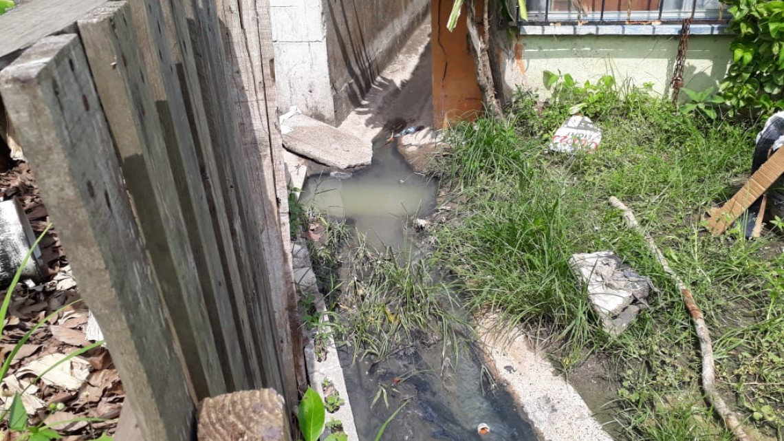 Aguas negras afectan a vecinos del fraccionamiento villas de Altamira