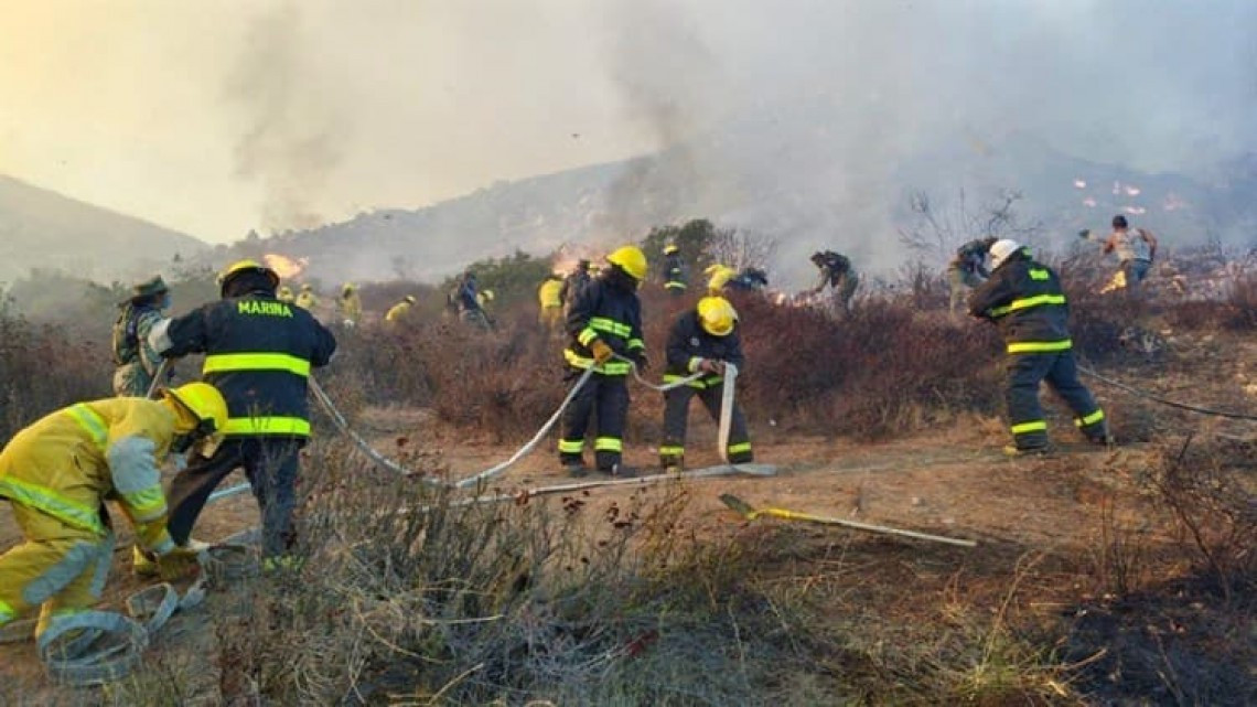 Continúan incendios en Baja California