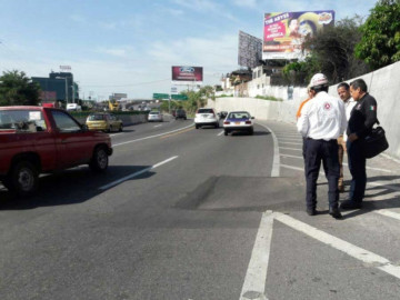 PC en acción ante hundimiento en Paso Exprés