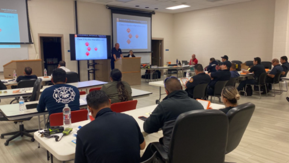 Protección Civil y Bomberos se capacitan para atender emergencias químicas