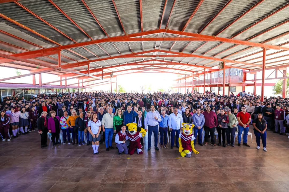 Entregó Carlos Peña Ortiz 2 aulas por más de 3.4 MDP al CBTIS 7