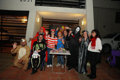 Disfrutan familias de Nuevo Laredo noche de Halloween; reportan autoridades saldo blanco