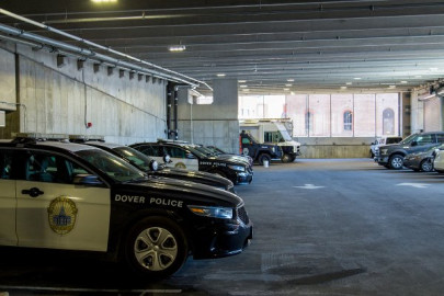 Hombre es encontrado sin vida en un estacionamiento de Dallas