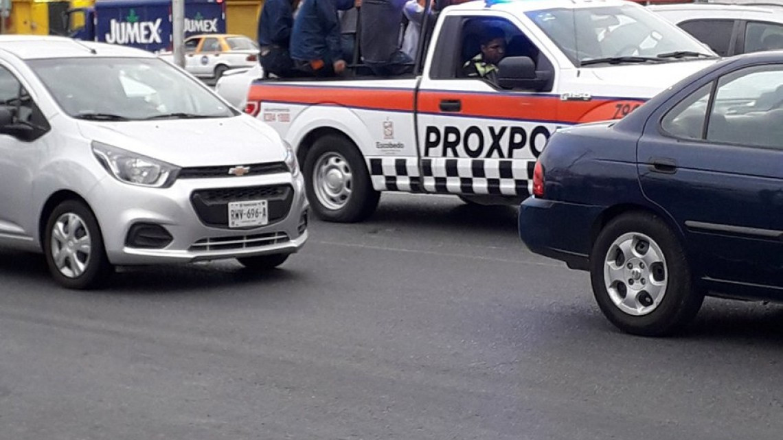 Paro de transporte público afecta Monterrey