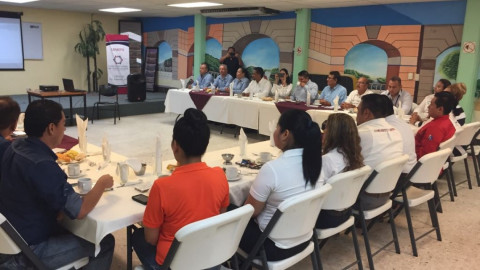 Empresas deben abrir oportunidades a egresados técnicos o universitarios