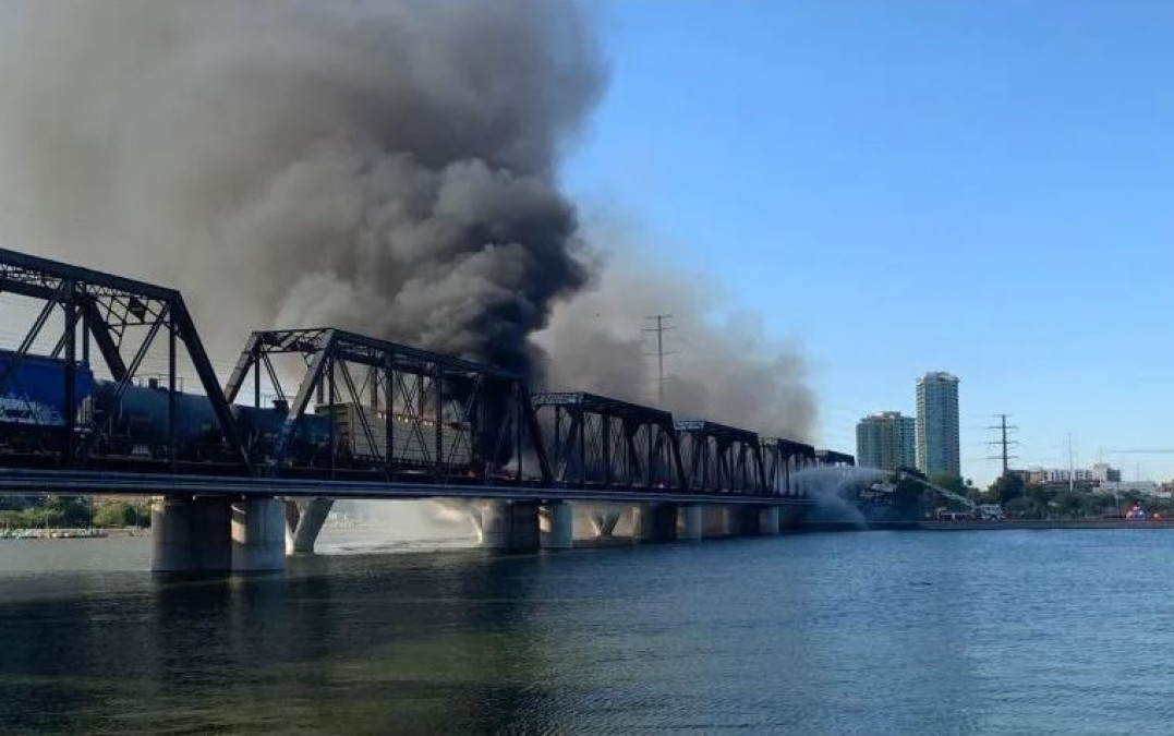 Se incendia tren en Arizona, EU