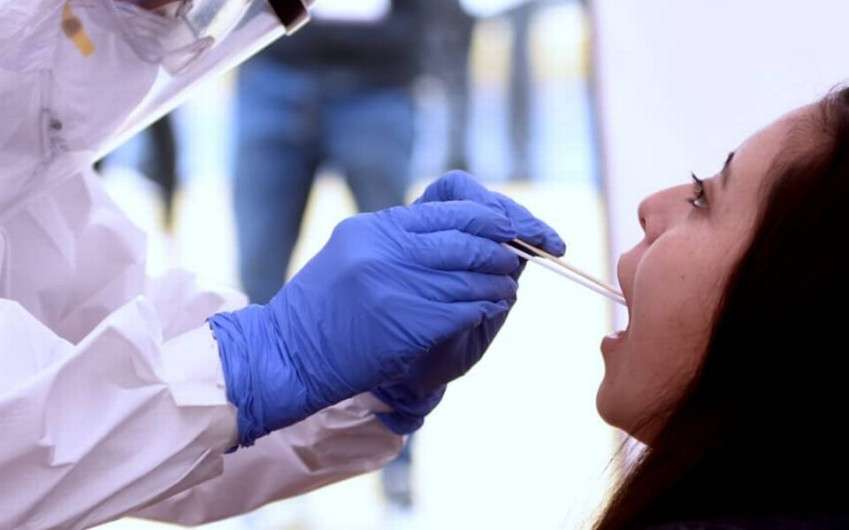  Italia producirá prueba Covid por saliva; dará resultado en tres minutos