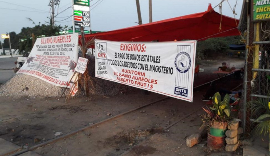 Profesores de la CNTE reciben pago del Gobierno Michoacano