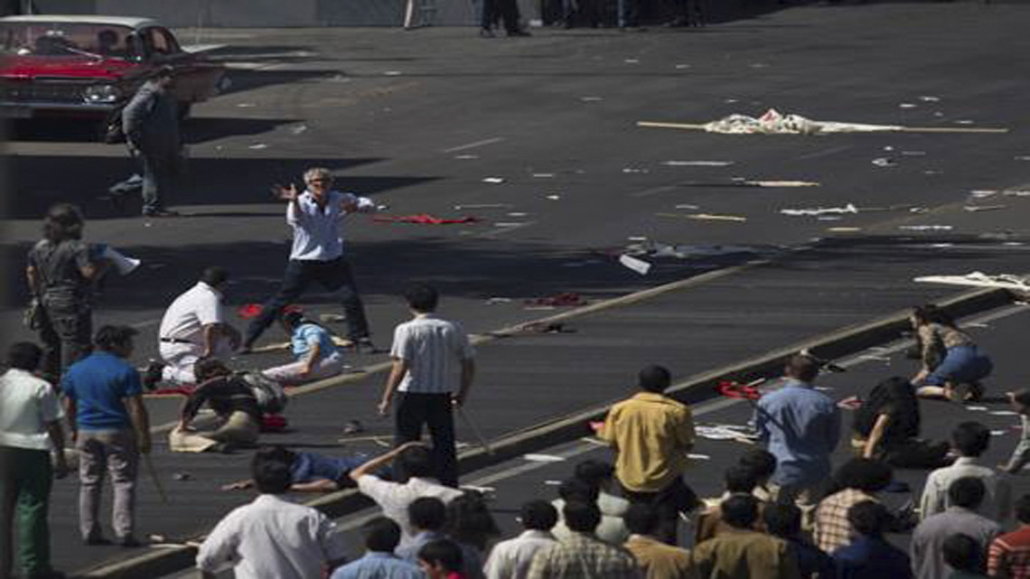 Alfonso Cuarón graba marcha en CDMX para “Roma”