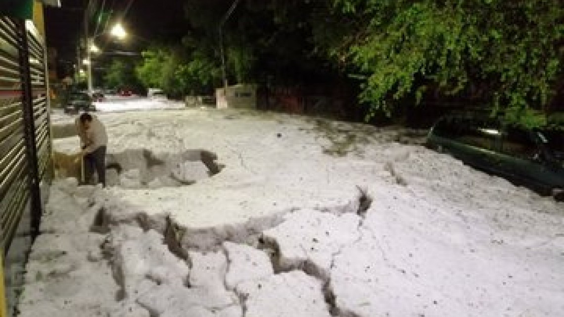 Granizada deja a Guadalajara “sepultada”