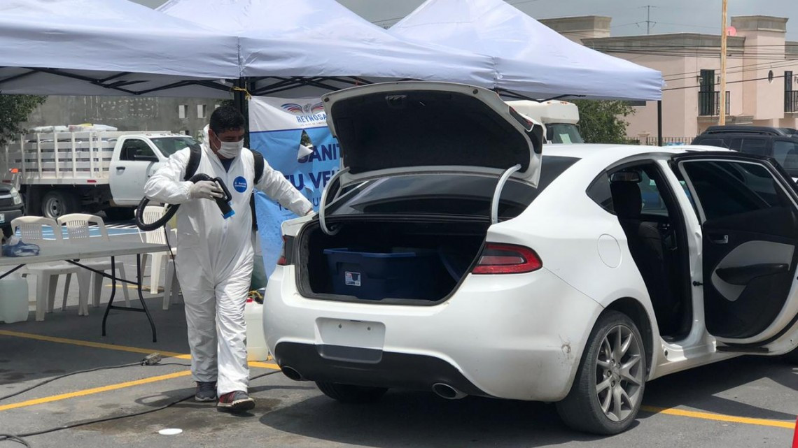 Invita voluntariado del DIF a sanitización gratuita de vehículos