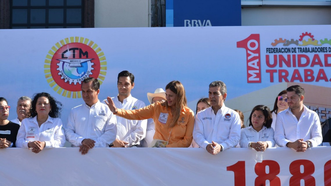 Encabeza Maki desfile con líderes y cerca de 17 mil trabajadores