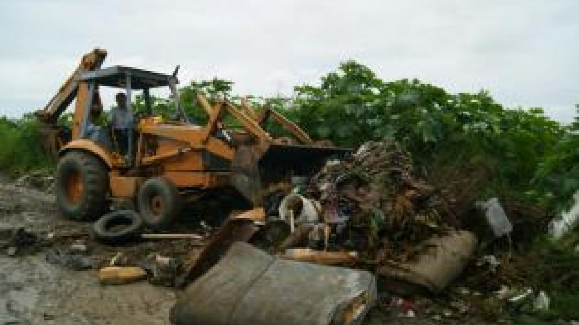 Realizan constante limpieza de canales pluviales en la zona sur de Altamira