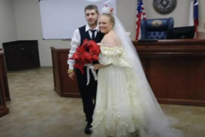 Recién casados mueren en choque al salir de su boda