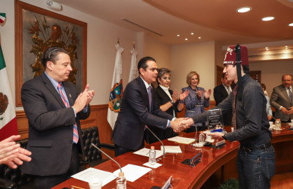 Reconocen a Lázaro Medina Cantú por su apoyo a niños vulnerables