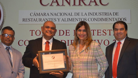 Asiste alcaldesa a cambio de la mesa directiva de CANIRAC