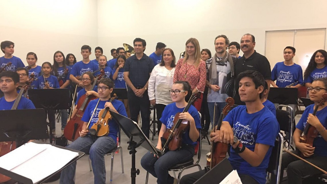 Encuentro Juventud Sinfónica Tamaulipeca recibe felicitación de Maki