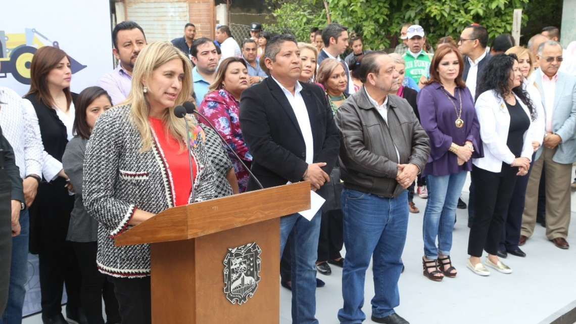 Inauguran pavimentación en colonia Almaguer