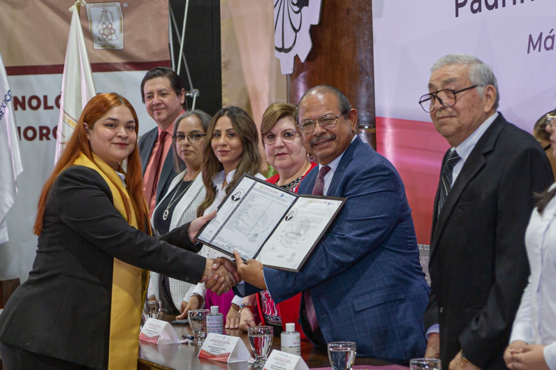 Participan autoridades municipales en ceremonia de Graduación y Entrega de Títulos del ITM