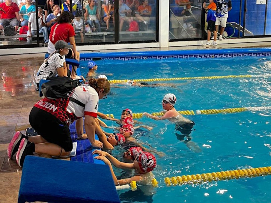 Gobierno de Reynosa apoya a nadadores y ellos responden con medallas 