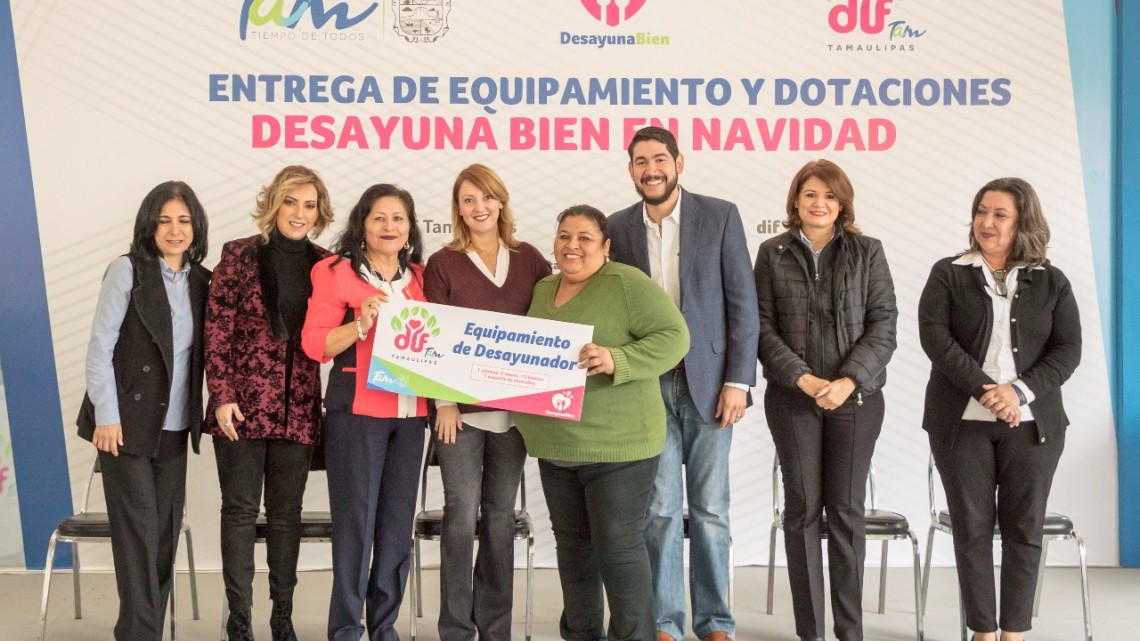 Entrega DIF dotaciones "Desayuna bien en navidad"