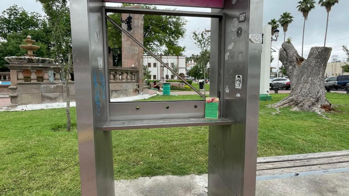 Regalan libros en plazas públicas