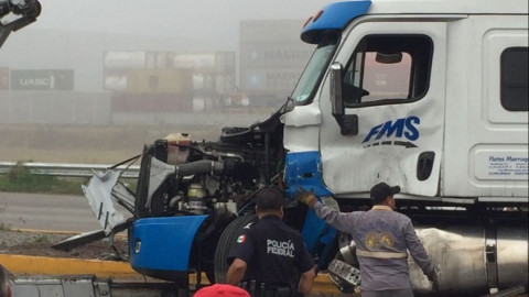 Intensa neblina genera el choque de dos trailers enAltamira