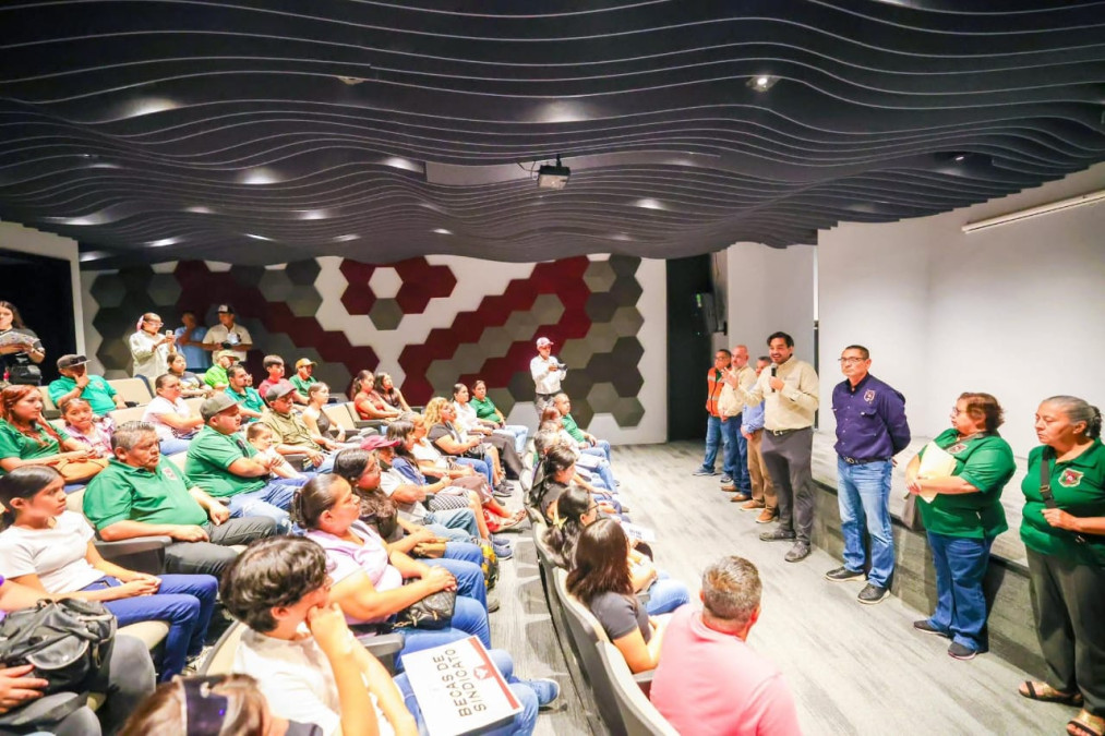 Apoya Gobierno de Carlos Peña Ortiz educación de trabajadores municipales y de sus hijos 