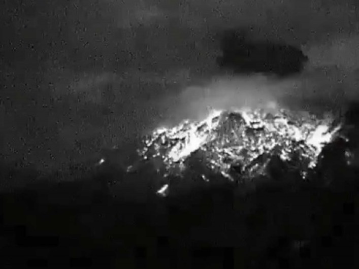 Popocatépetl amanece con actividad