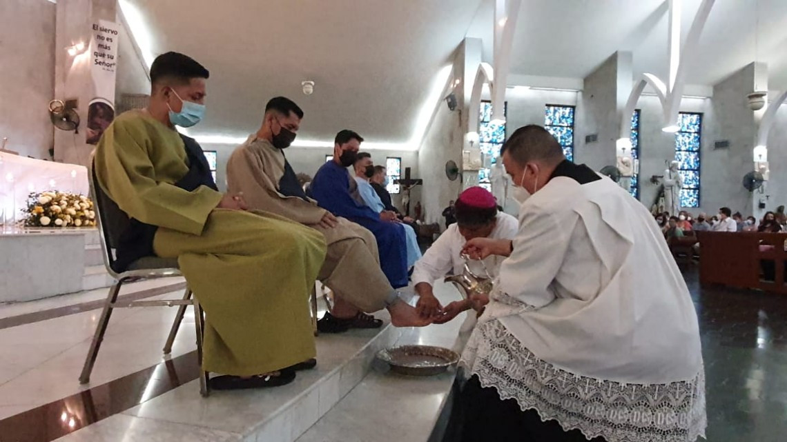 Conmemoran con el Lavatorio de Pies