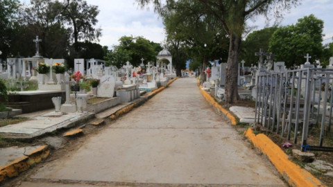 Realizan jornada de limpieza en panteones de Victoria