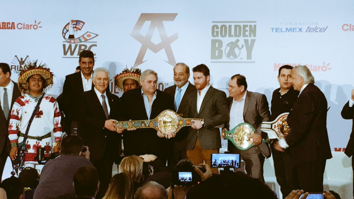 Recibe 'Canelo' Álvarez el cinturón verde y oro del CMB