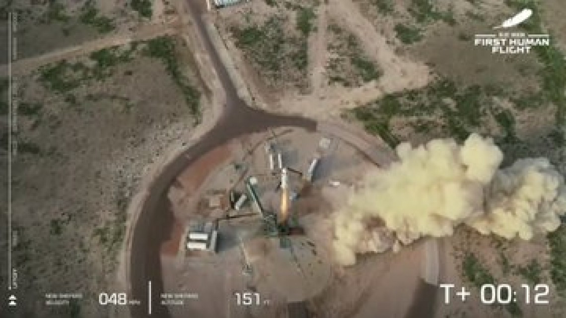 Jeff Bezos vuelve a tierra tras alcanzar el espacio con su propio cohete