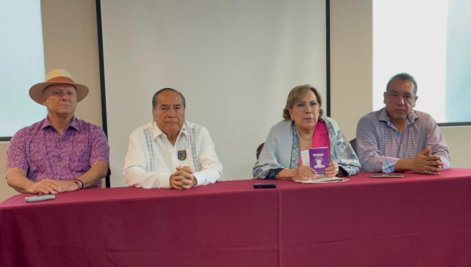 Promueven “pasaporte violeta” de Marcelo Ebrard 