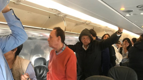 Lluvia impide a AMLO bajar del avión en Cancún