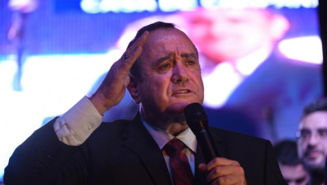 Alejandro Giammattei se proclama ganador de comicios de Guatemala