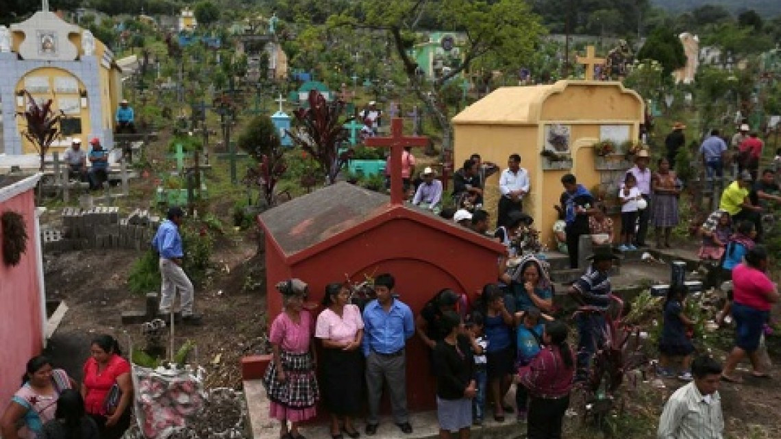 Aumenta a 110 la cifra de muertos en Guatemala por erupción