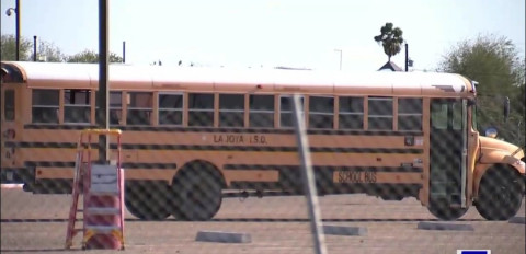 Estudiante de La Joya salva a compañeros de choque en autobús escolar cuando chófer se desmaya