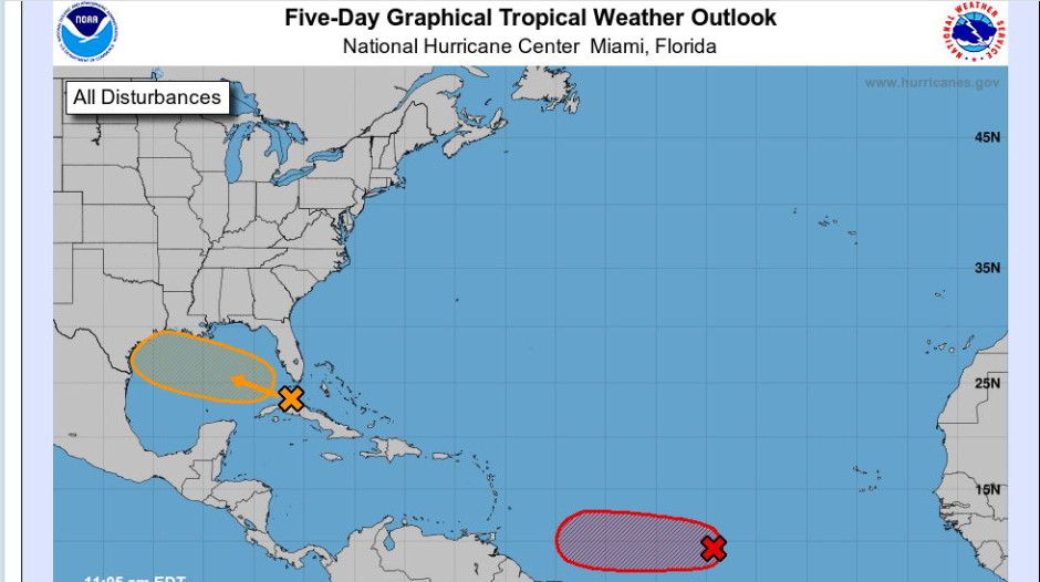 Centro Nacional de Huracanes en Miami se mantiene alerta por onda tropical al este de Cuba