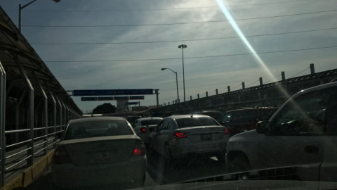 Aduana ocasiona largas filas por protocolos