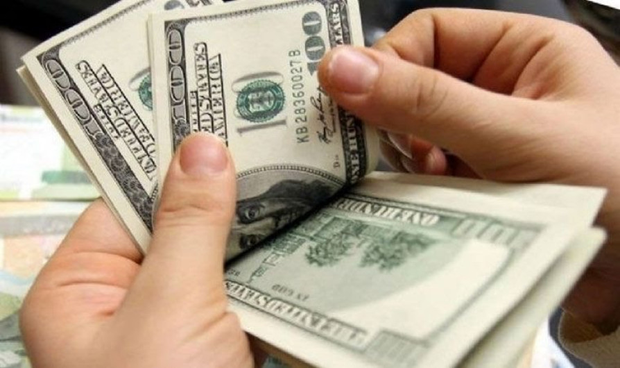 Dólar se cotiza hasta en 19.69 pesos en el AICM