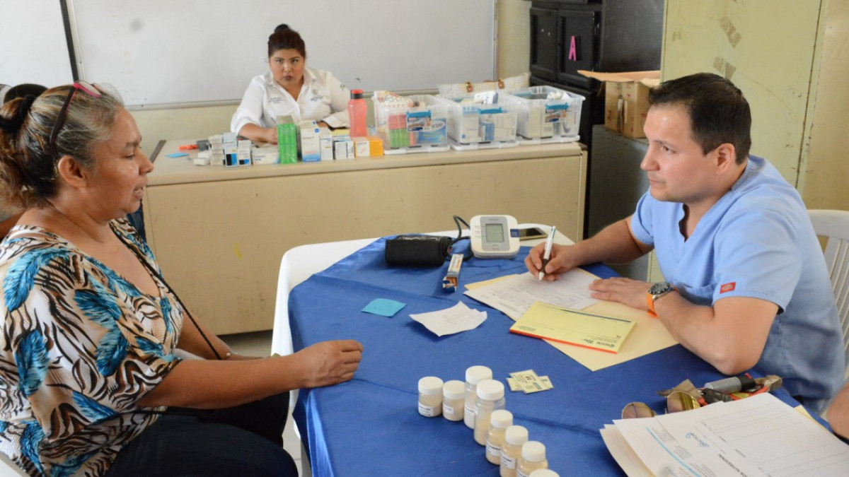 Escucha alcaldesa a habitantes de la Benito Juárez