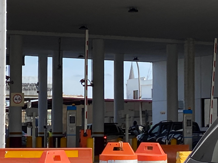 Militares inspeccionan vehículos en puentes internacionales 